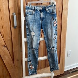 Distressed Ladies Jeans with floral appliqués